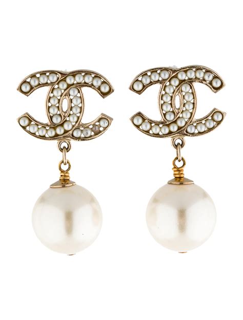 coco Chanel pearl earrings